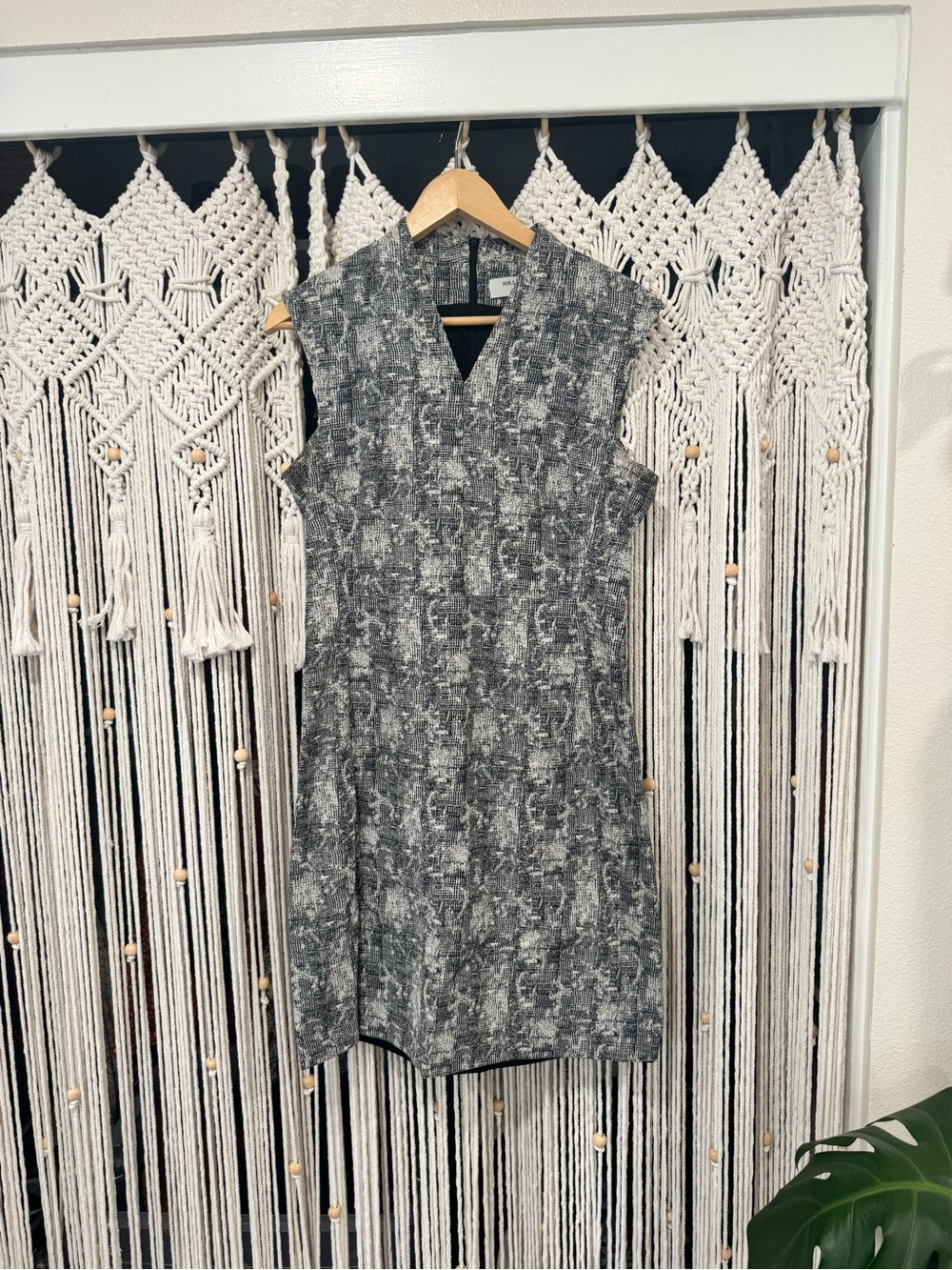 MM Lafleur Gray Textured V-Neck Sleeveless Shift Dress